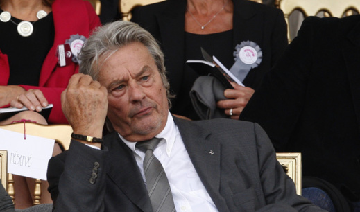 ضبط 72 سلاحا ناريا غير مرخص بحوزة ممثل فرنسي ضبط 72 سلاحا ناريا غير مرخص بحوزة ممثل فرنسي