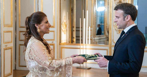 السفيرة المغربية بباريس تقدم أوراق اعتمادها لرئيس الجمهورية الفرنسية السفيرة المغربية بباريس تقدم أوراق اعتمادها لرئيس الجمهورية الفرنسية