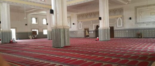 فوضى في مسجد بسبب رجل اعتلى المنبر وادعي أنه المهدي المنتظر فوضى في مسجد بسبب رجل اعتلى المنبر وادعي أنه المهدي المنتظر
