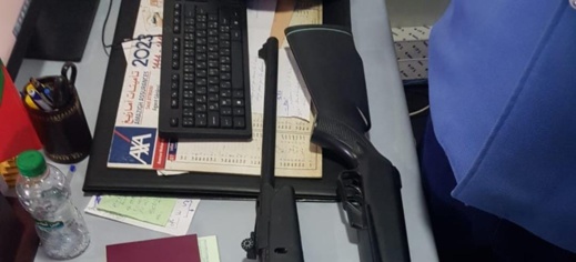 حجز بندقيتين وساعات يدوية فاخرة بميناء بني أنصار حجز بندقيتين وساعات يدوية فاخرة بميناء بني أنصار