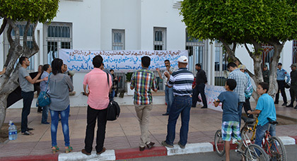 معطلو الناظور يحتجون على المسؤولين ويلوحون بصيف إحتجاجي ساخن معطلو الناظور يحتجون على المسؤولين ويلوحون بصيف إحتجاجي ساخن