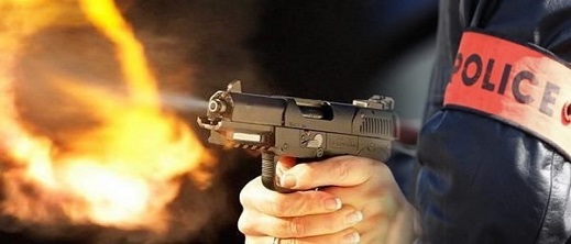 هجمات بسلاح أبيض تجبر الشرطة على إطلاق النار هجمات بسلاح أبيض تجبر الشرطة على إطلاق النار