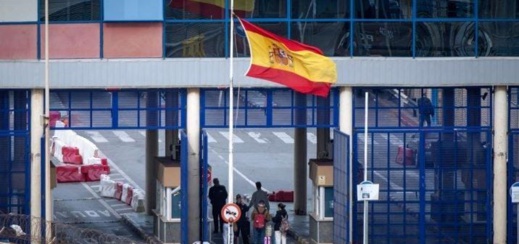 حبس سياسيين مغاربة بمليلية المحتلة تفاديا لهروبهم حبس سياسيين مغاربة بمليلية المحتلة تفاديا لهروبهم