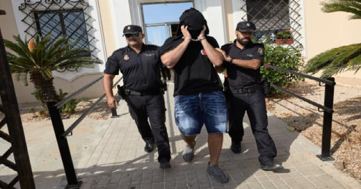 القبض على عصابة السطو على منازل لاعبي كرة القدم القبض على عصابة السطو على منازل لاعبي كرة القدم