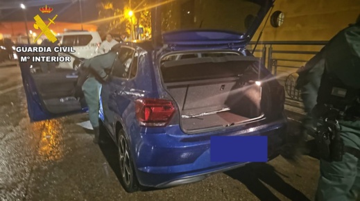 الشرطة الإسبانية تعتقل مبحوثا عنه حاول الدخول للناظور داخل صندوق سيارة الشرطة الإسبانية تعتقل مبحوثا عنه حاول الدخول للناظور داخل صندوق سيارة