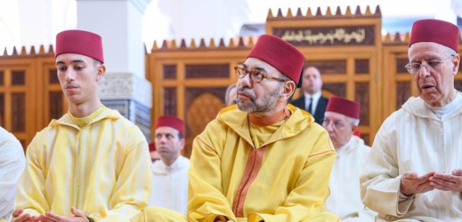 أمير المؤمنين يعطي أوامره بفتح المساجد المشيدة أو أعيد بناؤها أو ترميمها أمير المؤمنين يعطي أوامره بفتح المساجد المشيدة أو أعيد بناؤها أو ترميمها