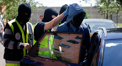 إعتقال شابين مغربيين سرقا 700 يورو من مستودع أحد المرافق الرياضية بمليلية إعتقال شابين مغربيين سرقا 700 يورو من مستودع أحد المرافق الرياضية بمليلية