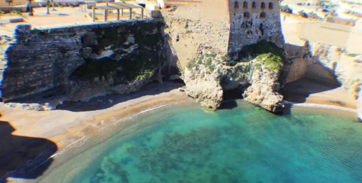 بحر مليلية يلفظ جثة مهاجر سري بحر مليلية يلفظ جثة مهاجر سري