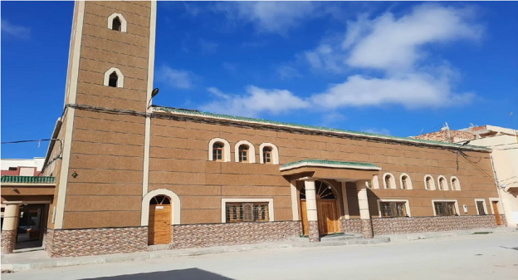 يأملون تدخل عامل الإقليم.. استمرار معاناة ساكنة عاريض مع شجارات محتلي الملك العمومي يأملون تدخل عامل الإقليم.. استمرار معاناة ساكنة عاريض مع شجارات محتلي الملك العمومي