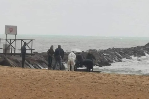 شاطئ بوقانة يلفظ جثتي مهاجرين غير نظاميين شاطئ بوقانة يلفظ جثتي مهاجرين غير نظاميين