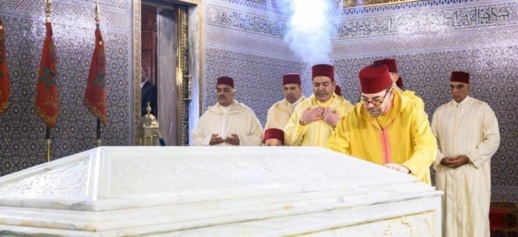 أمير المؤمنين يترحم على روح المغفور له الملك محمد الخامس أمير المؤمنين يترحم على روح المغفور له الملك محمد الخامس