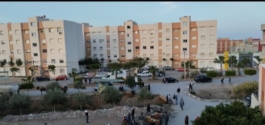 كر وفر بين الشرطة الإدارية والعربات المجرورة بسوق بدر عاريض العشوائي ونداءات بفضه نهائيا كر وفر بين الشرطة الإدارية والعربات المجرورة بسوق بدر عاريض العشوائي ونداءات بفضه نهائيا