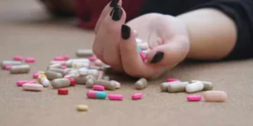 الحالة الثانية في يومين.. شابة تحاول إنهاء حياتها ضواحي الدريوش الحالة الثانية في يومين.. شابة تحاول إنهاء حياتها ضواحي الدريوش