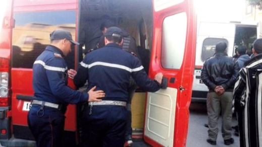 بائع متجول يغرس سكينا في رأس باشا في حملة لتحرير الملك العمومي بائع متجول يغرس سكينا في رأس باشا في حملة لتحرير الملك العمومي