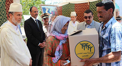 عامل اقليم الناظور يشرف على توزيع قفة رمضان بسلوان
