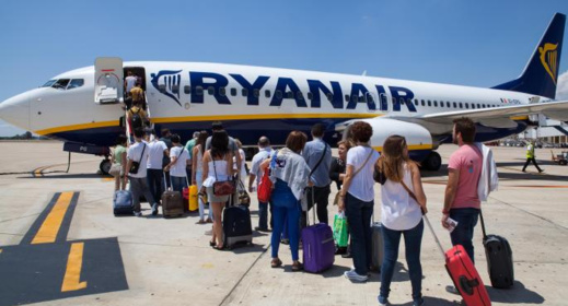 وزارة السياحة تتهرب من الجواب على سبب إقصاء الناظور من الخطوط الداخلية لـ"رايان إير" وتنفي منح الدعم المالي للشركة وزارة السياحة تتهرب من الجواب على سبب إقصاء الناظور من الخطوط الداخلية لـ"رايان إير" وتنفي منح الدعم المالي للشركة