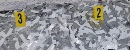 إيقاف سيدة بميناء بني أنصار حاولت إدخال 1431 قرص مخدر إيقاف سيدة بميناء بني أنصار حاولت إدخال 1431 قرص مخدر