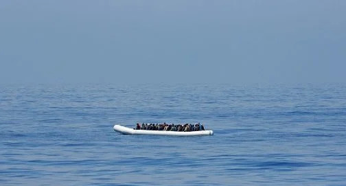 البحرية الملكية تقدم المساعدة لـ118 مرشحا للهجرة غير النظامية البحرية الملكية تقدم المساعدة لـ118 مرشحا للهجرة غير النظامية