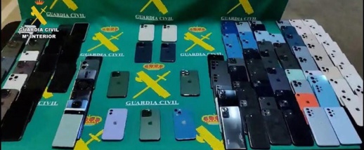 توقيف مغربي متورط في سرقة هواتف "آيفون" من ملاهي ليلية بإسبانيا توقيف مغربي متورط في سرقة هواتف "آيفون" من ملاهي ليلية بإسبانيا