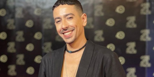 هجوم شرس على فنان ظهر بالملابس الداخلية هجوم شرس على فنان ظهر بالملابس الداخلية