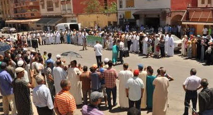 جماعة العدل والإحسان في وقفة تضامنية ضد الاحكام الجائرة في حق المعارضة في مصر