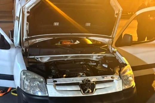 يالطيف.. حجز مسدسين وبندقية ومئات الذخائر داخل سيارة في ميناء بني انصار يالطيف.. حجز مسدسين وبندقية ومئات الذخائر داخل سيارة في ميناء بني انصار