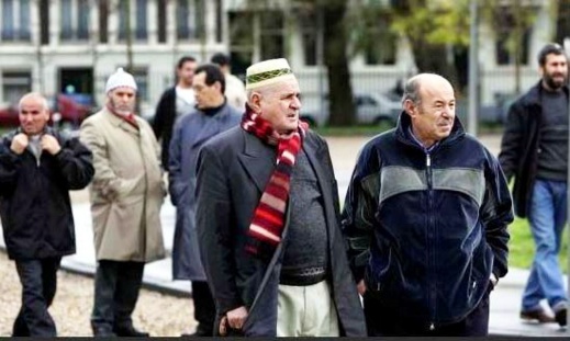 بعد مخاوف مغاربة العالم.. الحكومة تطمئن وتوضح للجالية نوع الممتلكات المعنية بإلزامية التصريح بعد مخاوف مغاربة العالم.. الحكومة تطمئن وتوضح للجالية نوع الممتلكات المعنية بإلزامية التصريح