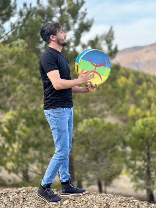 عزالدين الحسيمة.. فنان كرس موهبته في تطوير وعصرنة أهازيج "إزران" بالريف عزالدين الحسيمة.. فنان كرس موهبته في تطوير وعصرنة أهازيج "إزران" بالريف