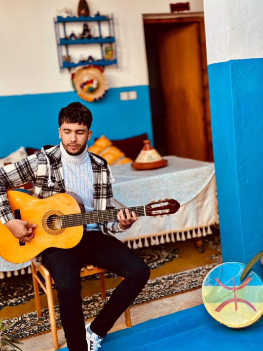 عزالدين الحسيمة.. فنان كرس موهبته في تطوير وعصرنة أهازيج "إزران" بالريف عزالدين الحسيمة.. فنان كرس موهبته في تطوير وعصرنة أهازيج "إزران" بالريف