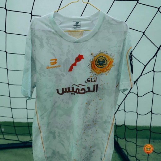 بسبب قميص الفريق.. الجزائر تمنع فريق نهضة بركان من مغادرة المطار بسبب قميص الفريق.. الجزائر تمنع فريق نهضة بركان من مغادرة المطار