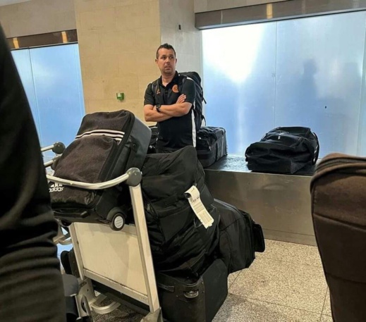 تبرهيش الكابرانات.. السلطات الجزائرية تحجز أقمصة فريق نهضة بركان التي تحمل خريطة المغرب تبرهيش الكابرانات.. السلطات الجزائرية تحجز أقمصة فريق نهضة بركان التي تحمل خريطة المغرب