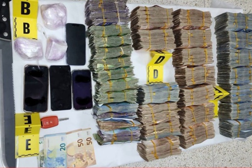 حجز 330 غرام كوكايين وأكثر من 1.5 مليون درهم والشرطة تعتقل ثلاثة بينهم سيدة