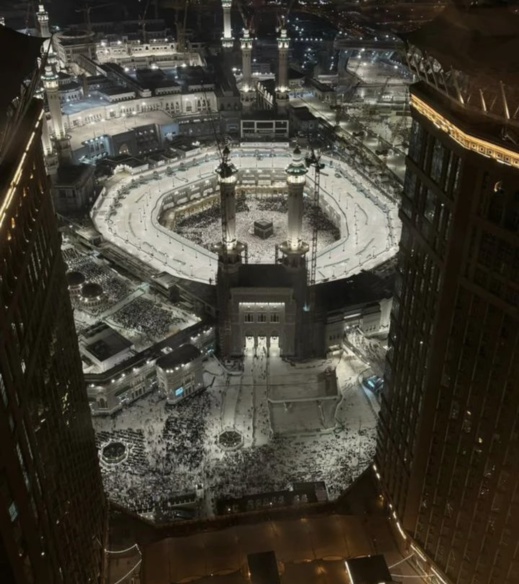 الشيخة طراكس تؤدي العمرة.. هل تتجه نحو اعتزال الغناء والرقص؟ الشيخة طراكس تؤدي العمرة.. هل تتجه نحو اعتزال الغناء والرقص؟