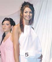 الريفية فرح أحمد.. من أول ملكة جمال مسلمة في إسبانيا إلى التجارة في فساتين الأعراس بمليلية الريفية فرح أحمد.. من أول ملكة جمال مسلمة في إسبانيا إلى التجارة في فساتين الأعراس بمليلية