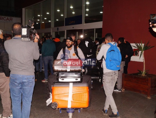 شاهد المطار يمتلئ.. استقبال حاشد لنهضة بركان في وجدة شاهد المطار يمتلئ.. استقبال حاشد لنهضة بركان في وجدة