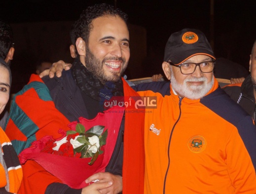 شاهد المطار يمتلئ.. استقبال حاشد لنهضة بركان في وجدة شاهد المطار يمتلئ.. استقبال حاشد لنهضة بركان في وجدة