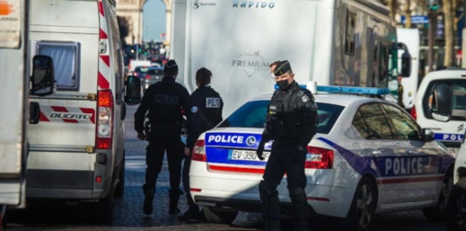 فنان يصاب بجروح خطيرة إثر تعرضه لطلق ناري بفرنسا فنان يصاب بجروح خطيرة إثر تعرضه لطلق ناري بفرنسا