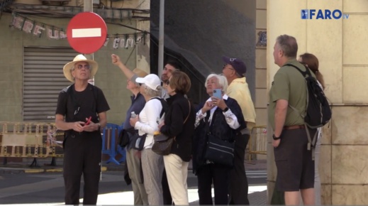 بالصور.. مليلية تستقبل سفينة حاملة 438 سائحاً من أمريكا بالصور.. مليلية تستقبل سفينة حاملة 438 سائحاً من أمريكا