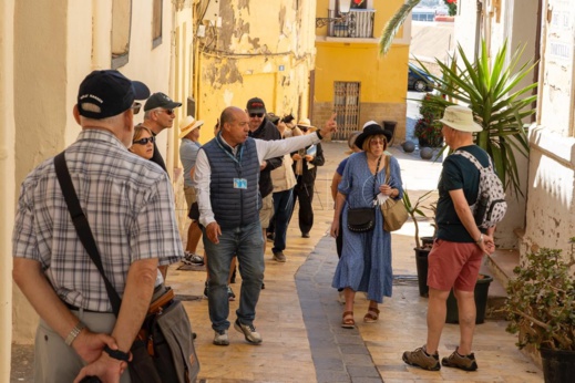 بالصور.. مليلية تستقبل سفينة حاملة 438 سائحاً من أمريكا بالصور.. مليلية تستقبل سفينة حاملة 438 سائحاً من أمريكا