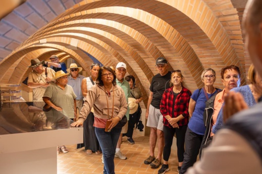 بالصور.. مليلية تستقبل سفينة حاملة 438 سائحاً من أمريكا بالصور.. مليلية تستقبل سفينة حاملة 438 سائحاً من أمريكا