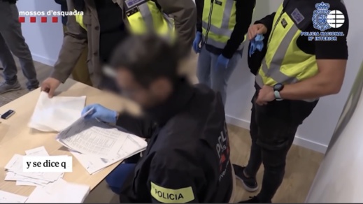 تفاصيل هروب ناظوري زعيم "موكرو مافيا" الهولندية في فضيحة أمنية بإسبانيا تفاصيل هروب ناظوري زعيم "موكرو مافيا" الهولندية في فضيحة أمنية بإسبانيا