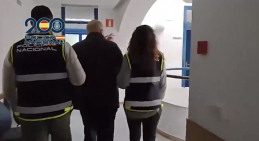 تفاصيل هروب ناظوري زعيم "موكرو مافيا" الهولندية في فضيحة أمنية بإسبانيا تفاصيل هروب ناظوري زعيم "موكرو مافيا" الهولندية في فضيحة أمنية بإسبانيا