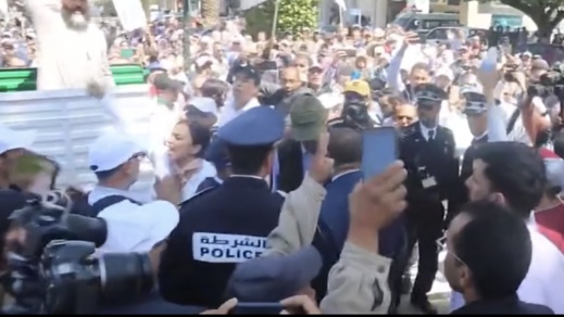 شاهد.. متابعة صاحب سيارة "هوندا" استُعملت في احتجاجات الأساتذة شاهد.. متابعة صاحب سيارة "هوندا" استُعملت في احتجاجات الأساتذة