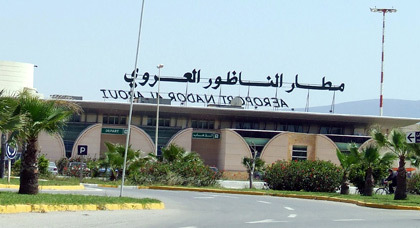 مسافرون غاضبون من فقدان أمتعتهم بمطار العروي مسافرون غاضبون من فقدان أمتعتهم بمطار العروي