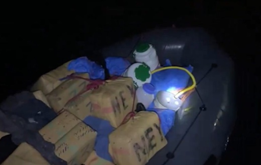 بالفيديو.. "الديستي" تساعد إسبانيا في الإمساك بقارب يحمل طنين من الحشيش بالفيديو.. "الديستي" تساعد إسبانيا في الإمساك بقارب يحمل طنين من الحشيش