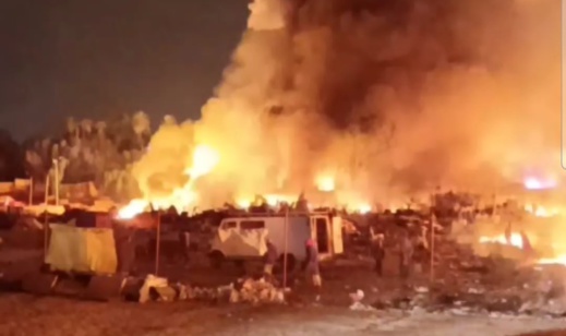 شاهد.. حريق مهول يلتهم سوقا للمتلاشيات شاهد.. حريق مهول يلتهم سوقا للمتلاشيات