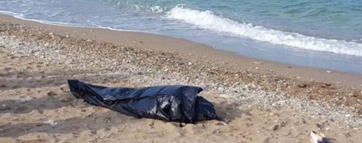 شاطئ رأس الماء بالناظور يلفظ جثة متحللة شاطئ رأس الماء بالناظور يلفظ جثة متحللة