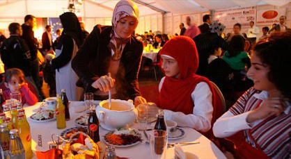 فسحة رمضانية: رمضان ببروكسيل مناسبة لتقاسم فرحة الإفطار والتعايش المشترك