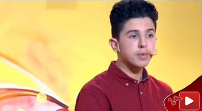 إبن الناظور علاء البشيري في عرض كوميدي ساخر على الشاشة الأمازيغية