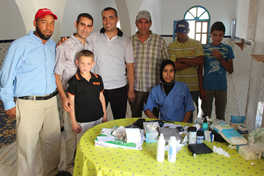 مواطنون يستفيدون من خدمات طبية مجانية في كافة دواوير بني بوغافر مواطنون يستفيدون من خدمات طبية مجانية في كافة دواوير بني بوغافر